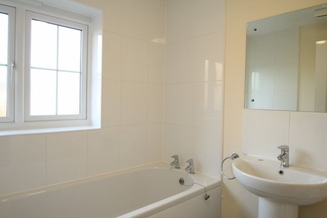 5, Diamond Jubilee Close, Gloucester photo 5