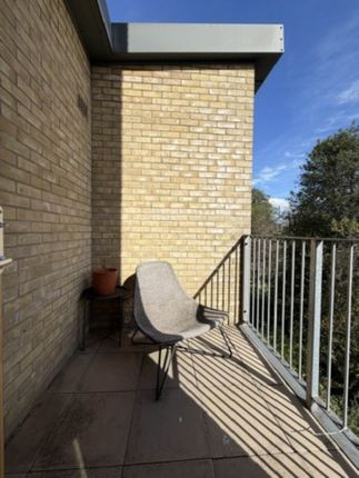 8 Royal House, Church Road, London photo 4
