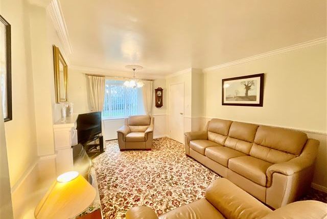 56, Martin Close Aughton, Sheffield photo 4
