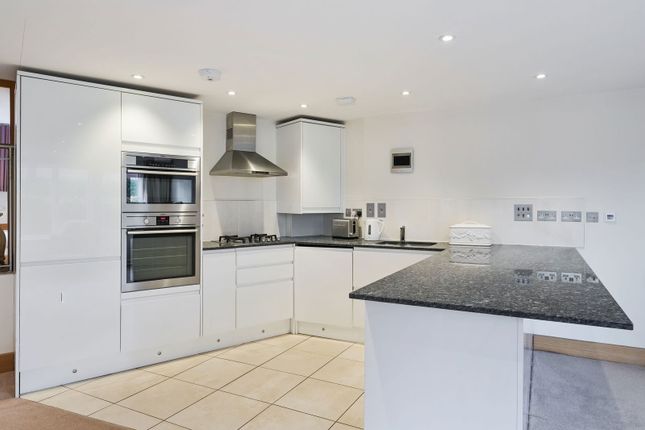 Chestnut Court,Flat 1, Hoskins Road, Oxted photo 2