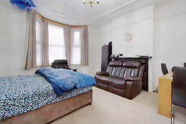 Flat for sale in Bathurst Road, Ilford