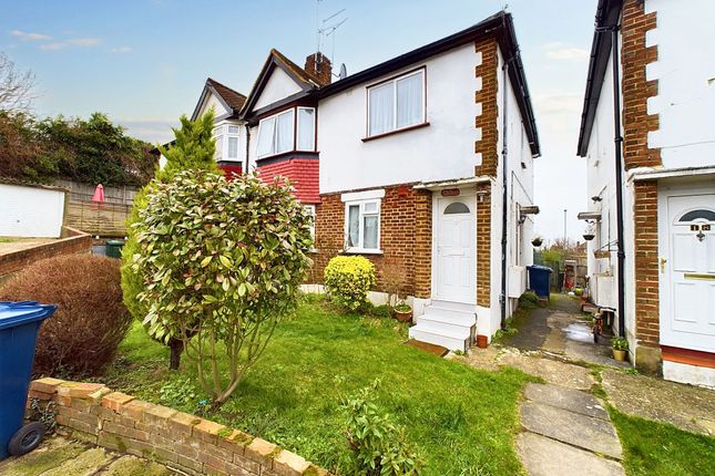 Thumbnail Maisonette for sale in Cardrew Close, London