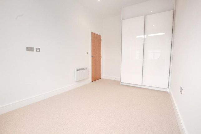 Flat for sale in The Landmark, Flowers Way, Luton