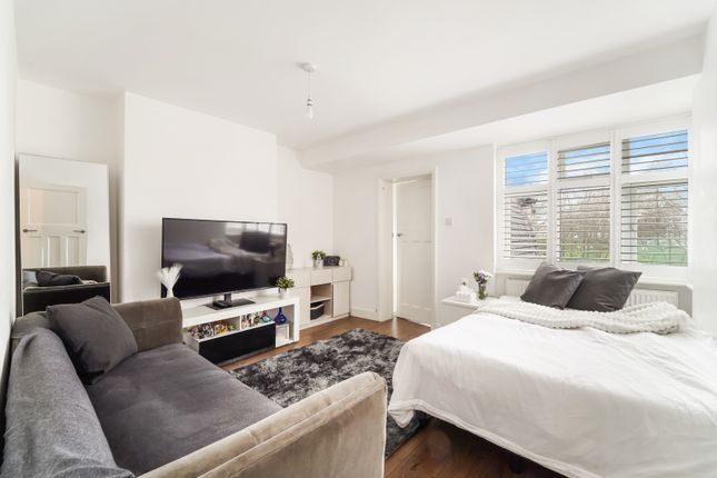106A,, Tudor Drive, Morden photo 2