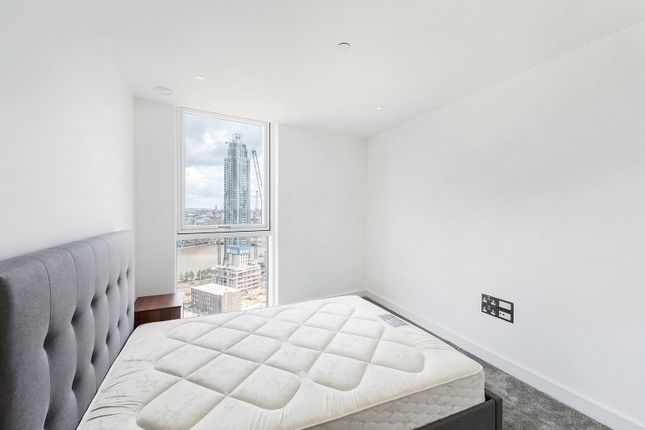 Flat to rent in Gladwin Tower, 50 Wandsworth Road