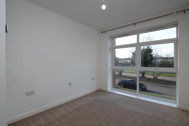 Flat to rent in Green Sands Road, Patchway, Bristol