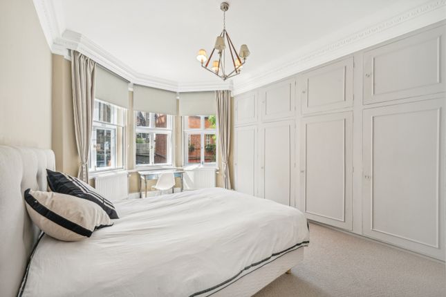 Flat to rent in Mount Street, Mayfair