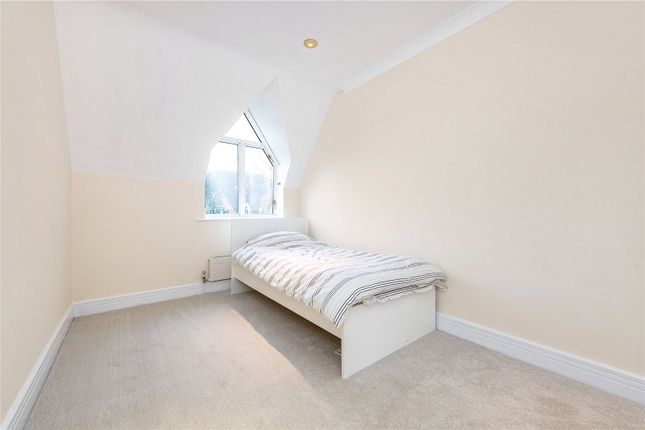 Flat for sale in The Watergardens, Warren Road, Kingston Upon Thames