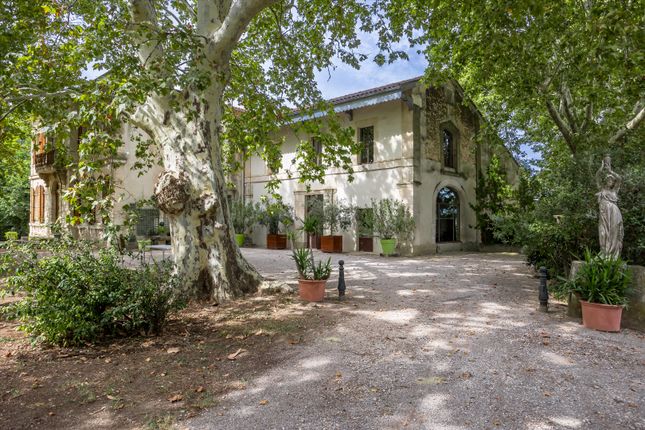 Property for sale in Isle Sur La Sorgue, Provence-Alpes-Côte d`Azur, France