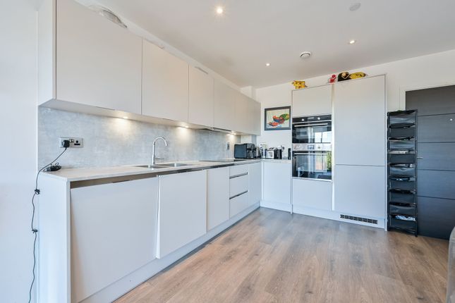 13 Buxton House Oxhey Drive, Watford photo 4