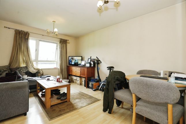 Flat for sale in West Cotton Close, Northampton