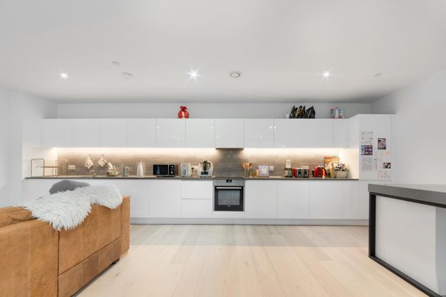 54 Commodore House 2, Admiralty Avenue, London photo 4