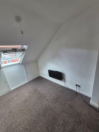 Flat 4 19 Queen Street, Scarborough photo 5