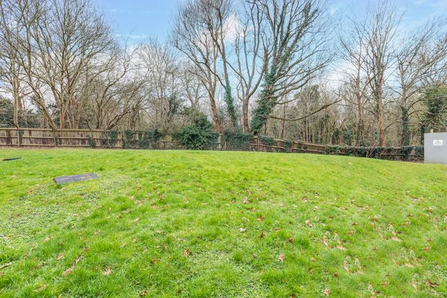 Flat for sale in Percy Gardens, Worcester Park