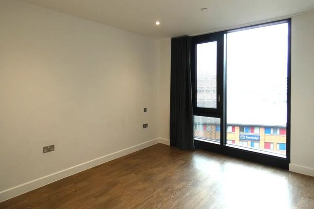 Harrington Place, Woking photo 5