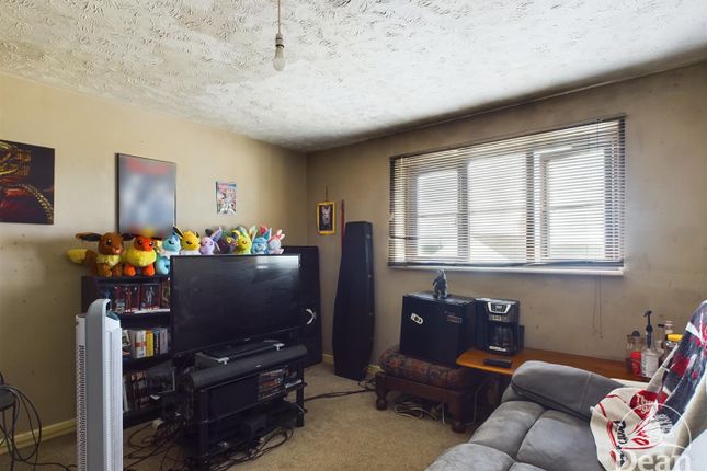 Flat 5, Church Road Place, Cinderford photo 2
