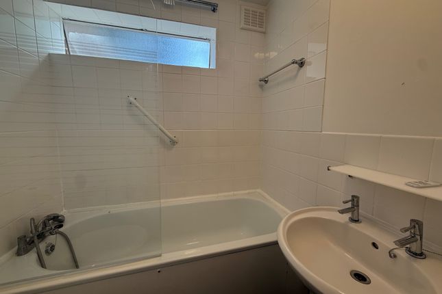 Flat 5, Romsey photo 5