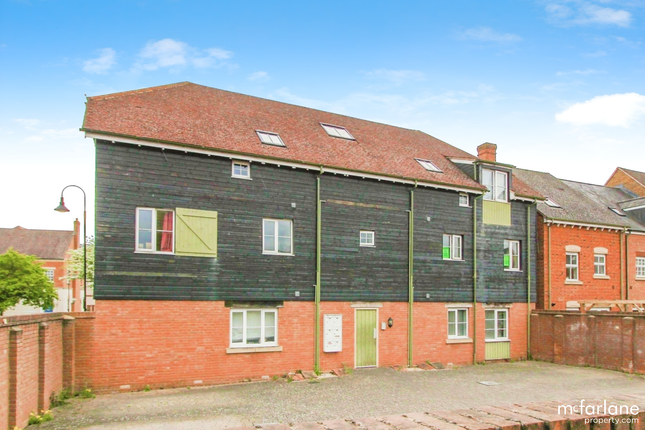 Thumbnail Flat to rent in Ravensdale, Swindon