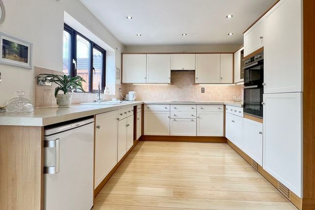 8, Wisteria Way, Scunthorpe photo 2