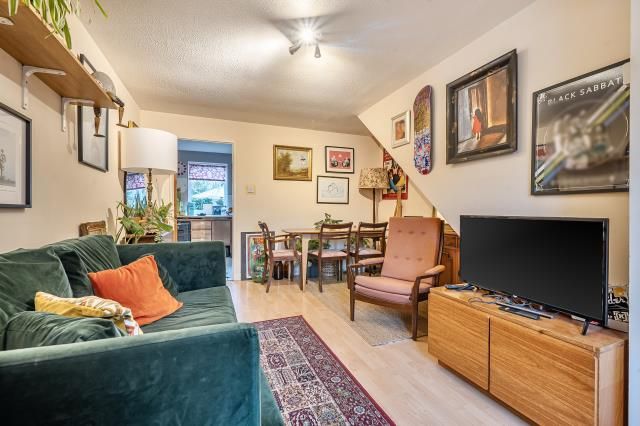 98, Dovehouse Close, Witney photo 4