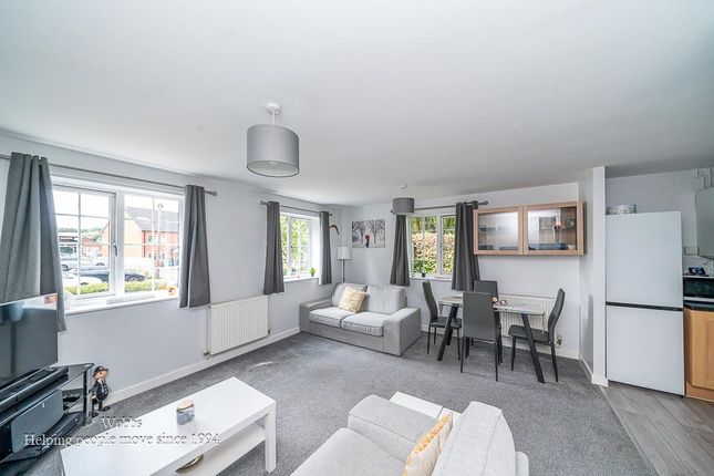 3, Glovers Hill Court, Rugeley photo 4