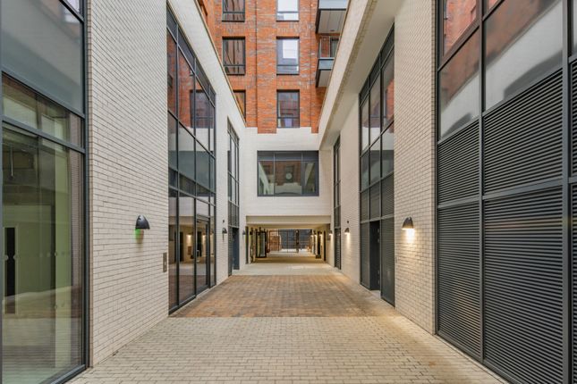 c1_05_05, Glengall Road, London photo 2