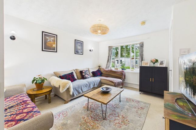 33, Embry Close, Calne photo 2