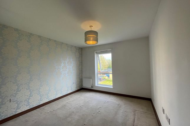 Flat to rent in Whitaker Court, Hornchurch