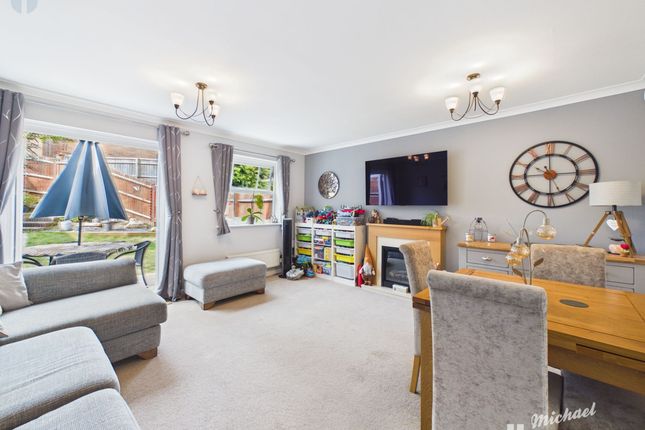 31 Arncott Way, Aylesbury photo 2