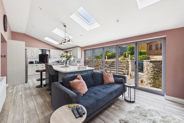 13, Stonelow Crescent, Dronfield photo 3