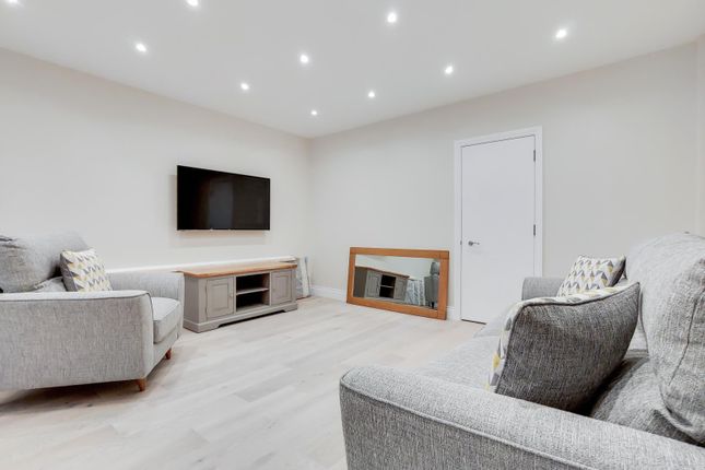 GF 359, Lillie Road, London photo 3