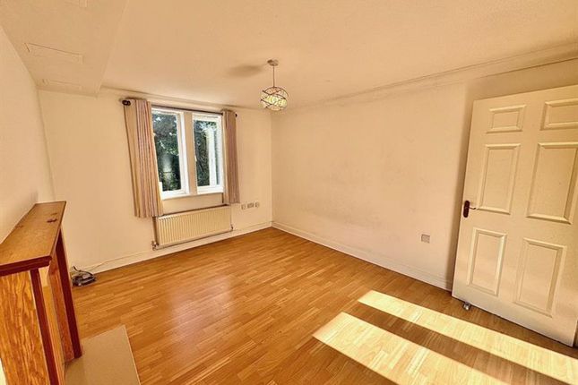 8 Regency Court Grove Lane, Altrincham photo 3