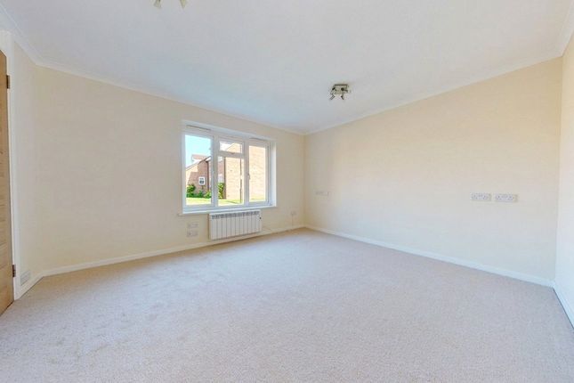 62, Courtfields, Lancing photo 2