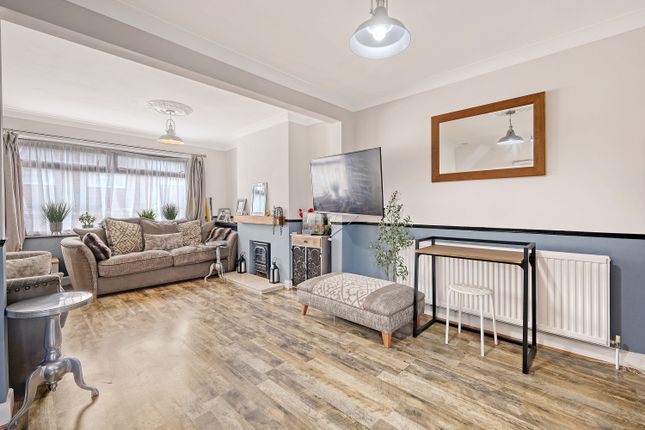29, Morris Road, Romford photo 4