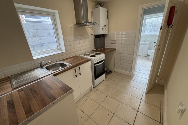 21, Curzon Road, Chatham photo 4