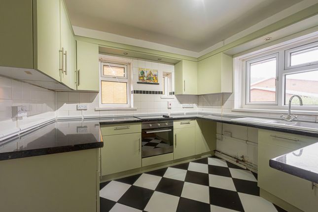 52 Waunfawr Gardens, Newport photo 2