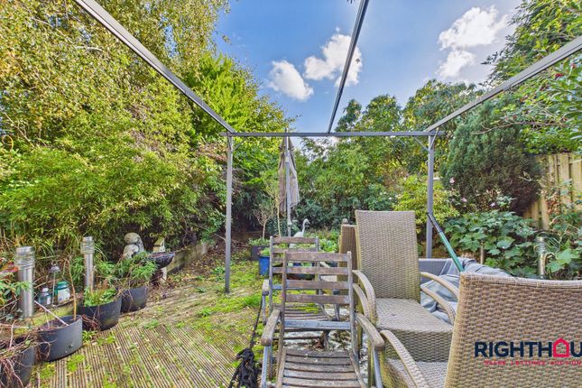 7 Farringdon Grove, Bradford photo 4