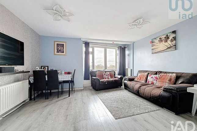 53, Wedhey, Harlow photo 2
