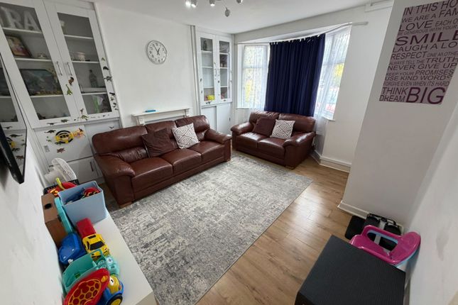 10, Roydene Crescent, Leicester photo 2
