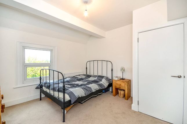Thumbnail Flat for sale in Archway Road, Archway, London