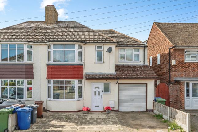 4-bed semi-detached on Oxford Avenue, Essex, £450,000