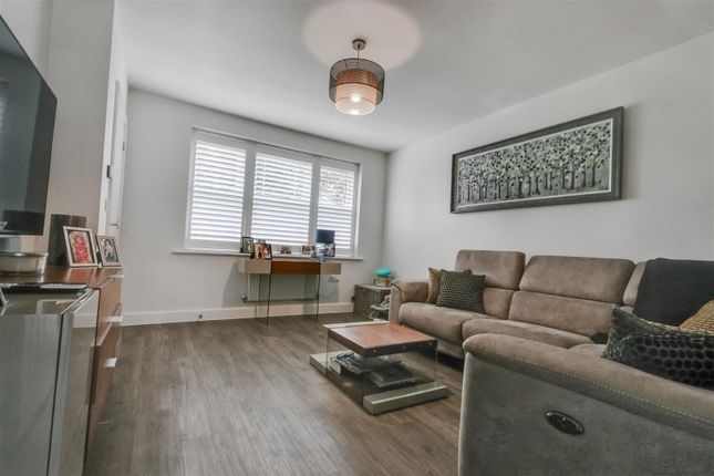 15, Lime Way, Radlett photo 2