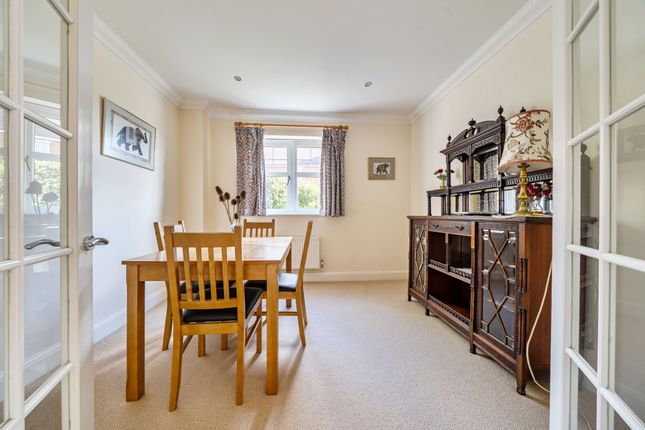 7 Harding Close, Chichester photo 5