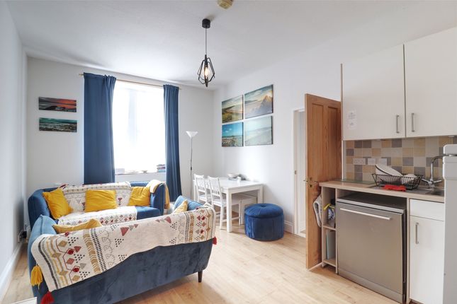 Flat 4, Avalon Court,, Beach Road, Devon photo 4