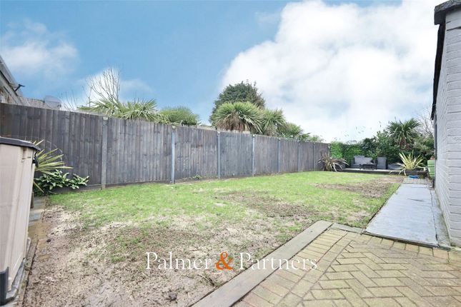 18, Woodrows Lane, Essex photo 3