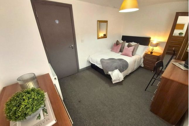Room to rent in Chestnut Street, Worcester