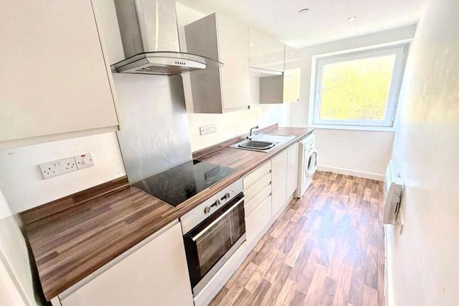 27 Wheatley Court,, Mixenden Road, Halifax photo 2