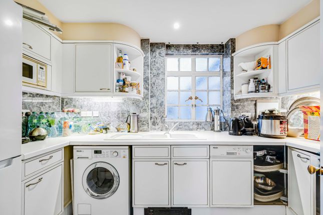 Flat 178b, Chiltern Court, London photo 4