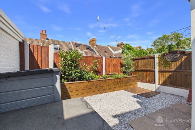3, Fernbank Crescent, Folkestone photo 2