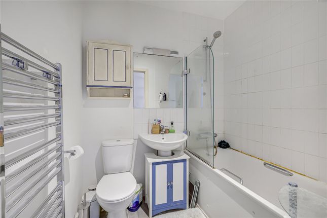 Flat 14, Dwyer House, 2, Townmead Road, London photo 4